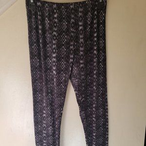 Black, White & Grey Legging with Unique Pattern